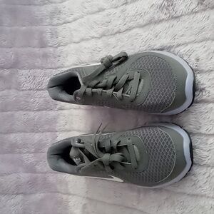 NIKE WOMENS AIR RELENTLESS NEW IN BOX SIZE 9/EU40.5